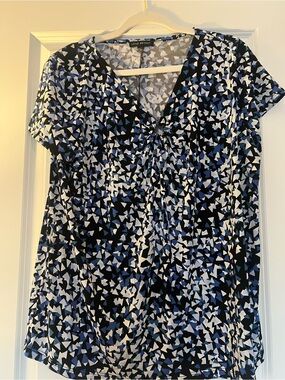 Lane Bryant Black, Blue & White Geometric V-Neck Top